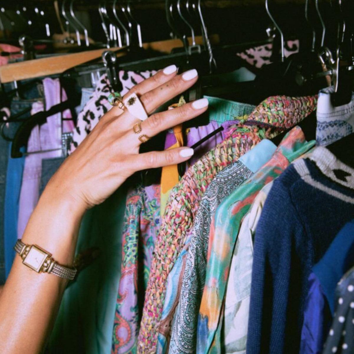 Thrifting: Solusi Ramah Lingkungan atau Masalah Tersembunyi?