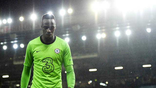 Edouard Mendy Bersinar, Chelsea Tahan Manchester United di Old Trafford