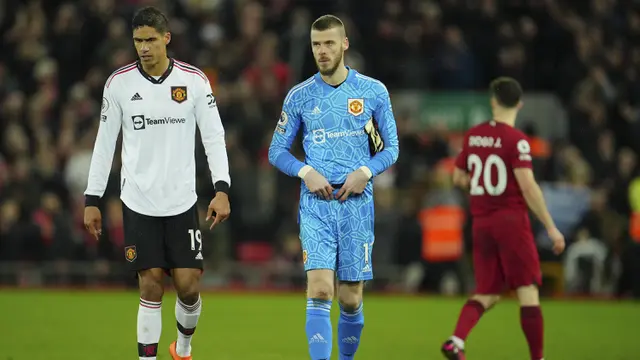 Foto: Ngamuk setelah MU Dibantai Liverpool, Ini Dia 3 Ancaman Erik ten Hag di Ruang Ganti