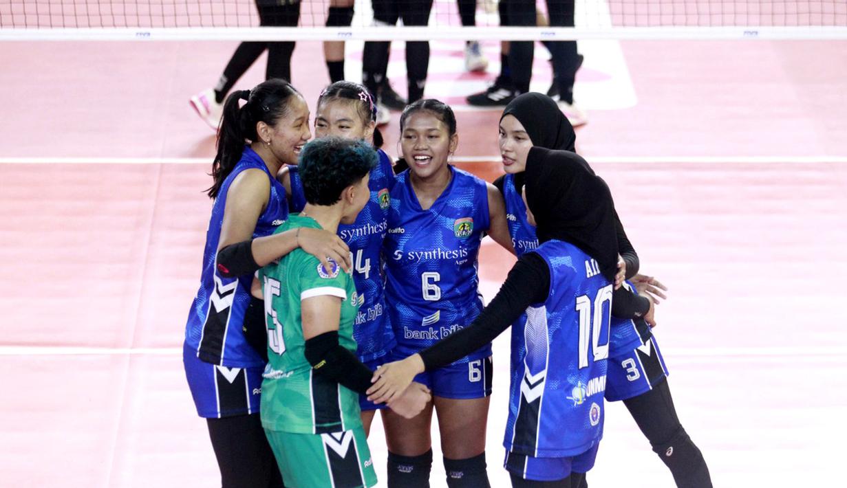 Tim putri yang lolos awal adalah Yuso Yogyakarta. Tim yang baru terdegradasi dari Livoli Divisi Utama tahun lalu itu mengalahkan MVC Mamasa 3-0 (25-10, 25-14, 25-14). Pelatih Yuso, Suwido mengakui kalau timnya sudah bermain lebih baik dibanding sebelum-sebelumnya. (Dok. PBVSI)