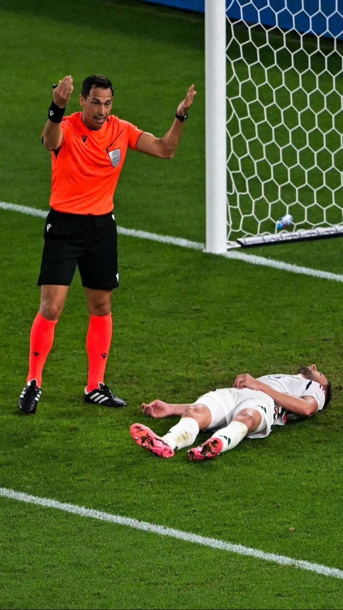 Pelatih Timnas Hungaria, Marcos Rossi, dalam konferensi pers setelah pertandingan, mengonfirmasi bahwa Barnabas Varga mengalami patah tulang pipi dan akan segera menjalani operasi. Foto: AFP<br>