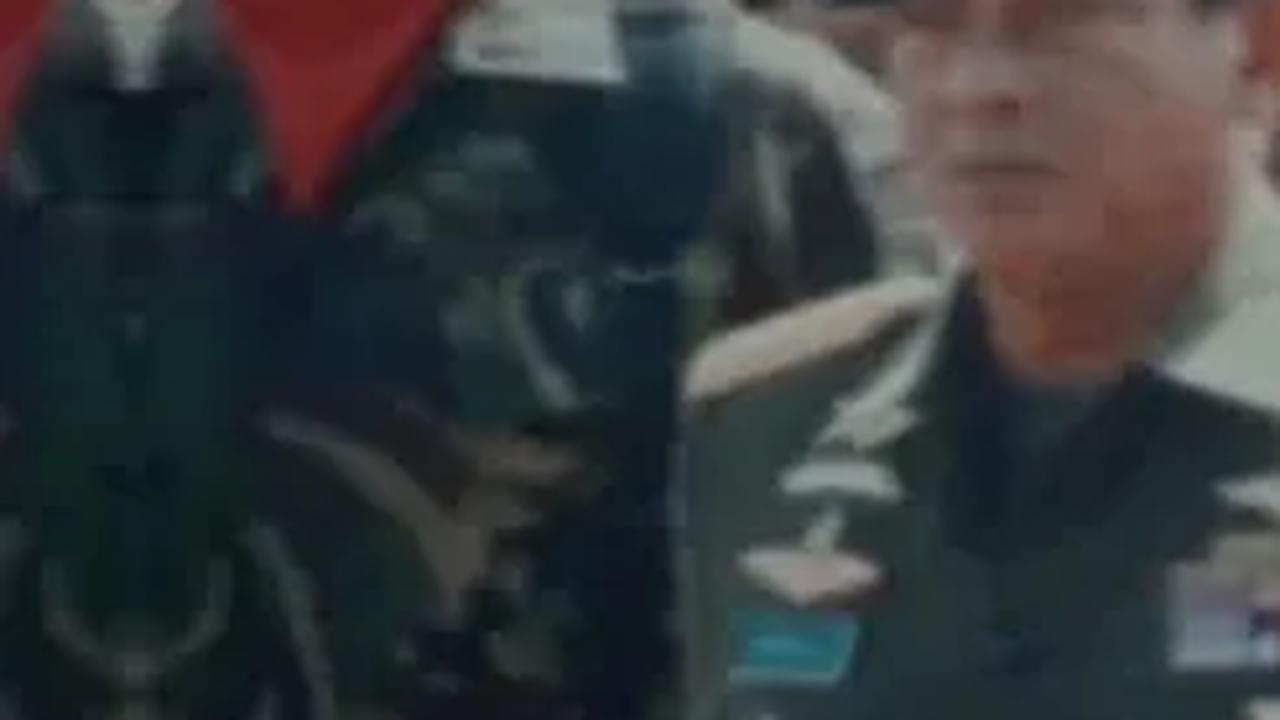 Kiprahnya di dunia militer sudah tidak perlu diragukan lagi. Berbagai jabatan prestisius pernah diduduki oleh sang Jenderal. <br>
