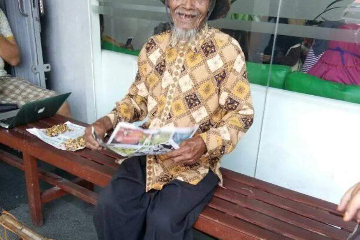 Sambung Hidup, Kakek Ini Pikul Bakul dari Boyolali ke Semarang
