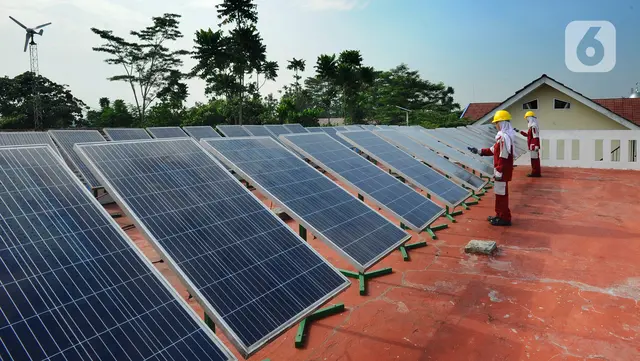 Panel Surya RI Kena Tarif 104%