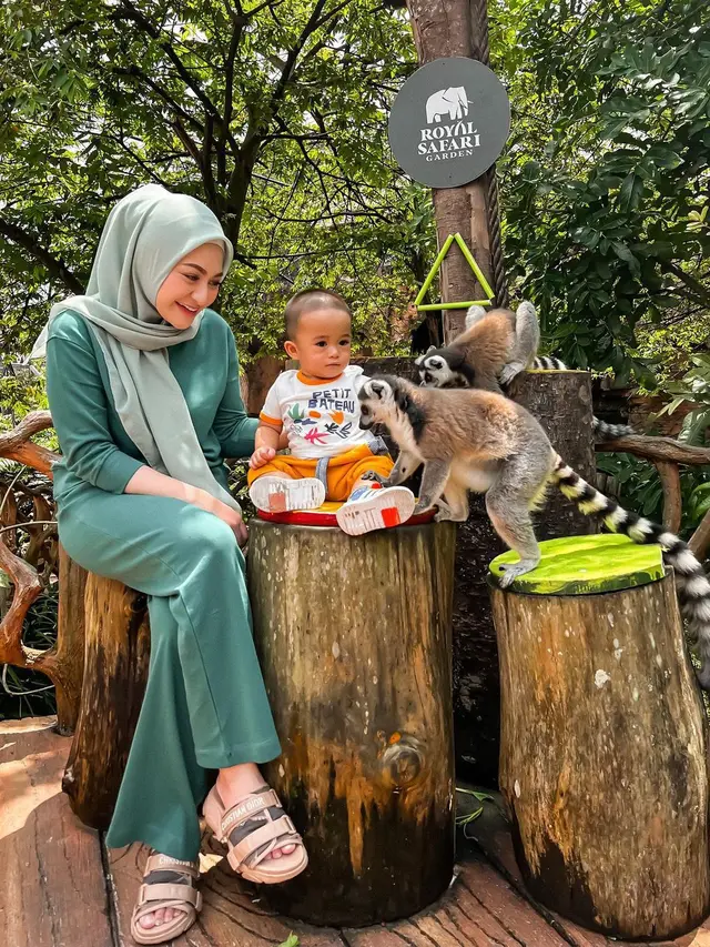 Seru main Bareng Binatang, Ini 7 Potret Nathalie Holscher dan Baby Adzam saat Liburan