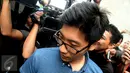 Suami Mirna, Arief Soemarko saat tiba di Gedung Direktorat Reserse Kriminal Umum Polda Metro Jaya, Rabu (3/2/2016). Polisi memanggil Arief untuk dimintai keterangan sebagai saksi. (Liputan6.com/Faisal R Syam)