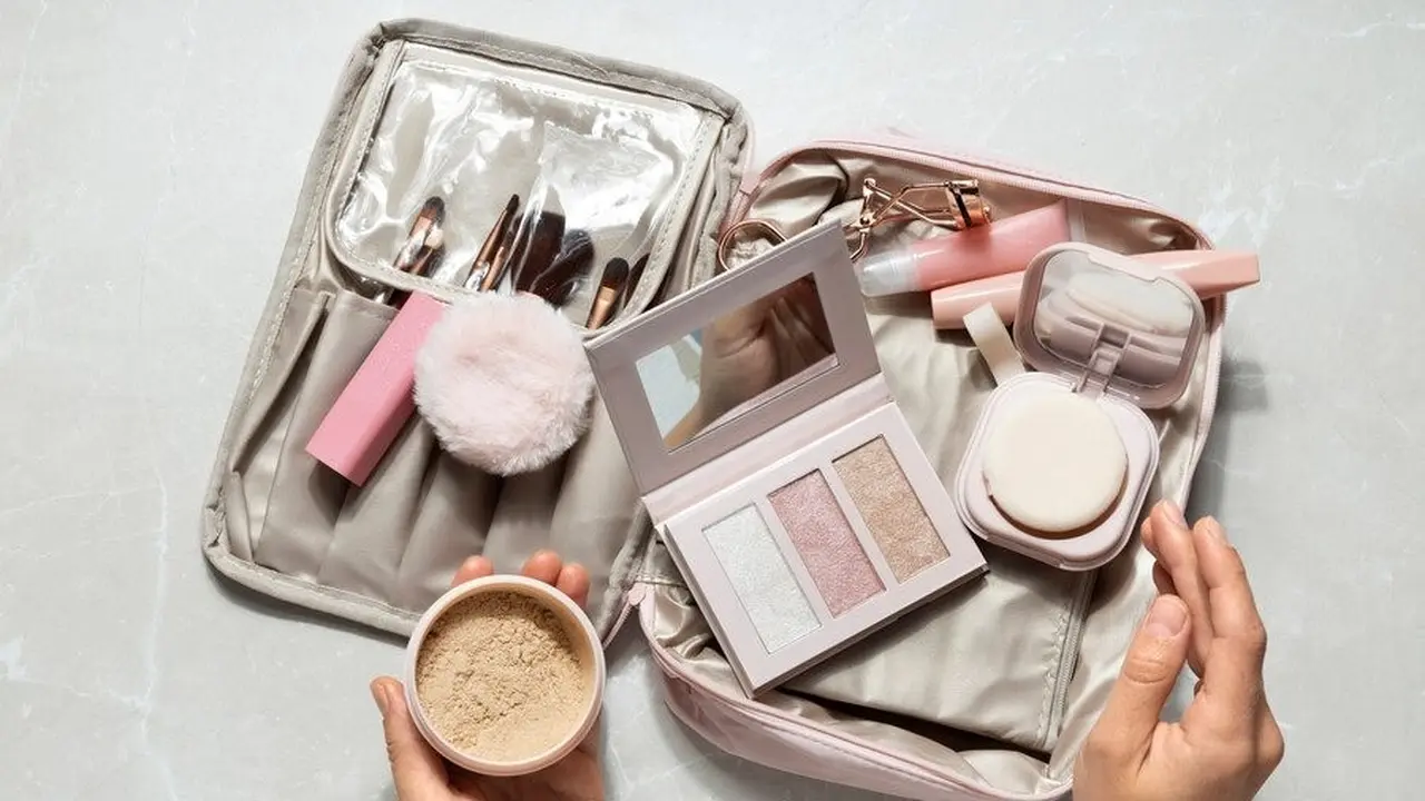 Rekomendasi Skincare dan Makeup Lokal Kemasan Travel Friendly untuk liburan