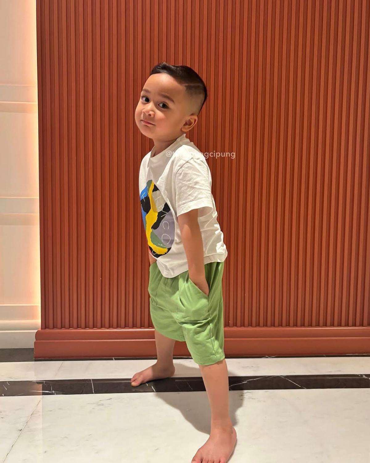 Potret Terbaru Rayyanza Setelah Potong Rambut, Dipuji Makin Ganteng dan Ekspresinya Gigi Banget