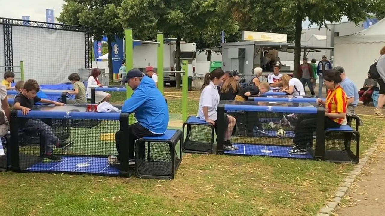 Permainan di area fan zone Euro 2024