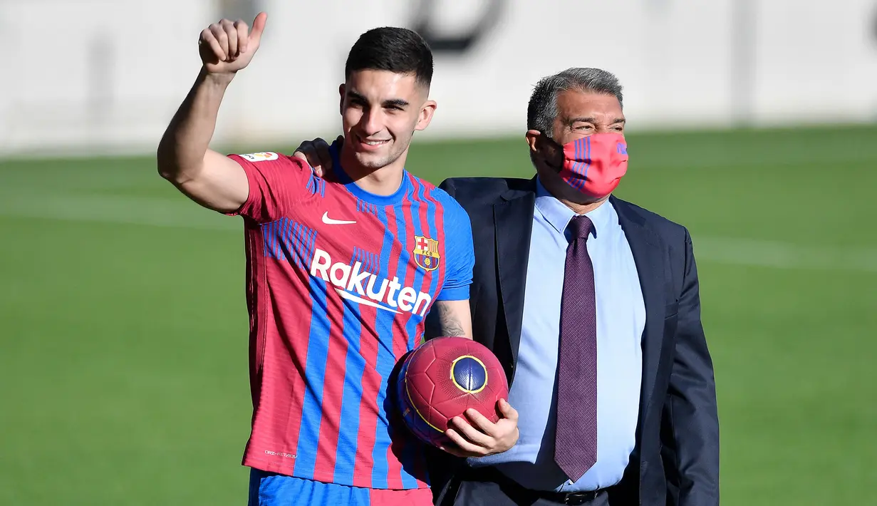 Masalah lain yang tengah menghampiri Torres adalah cedera patah kaki di awal muim 2021/22 saat masih membela Manchester City. Namun, ia mengkonfirmasi cederanya segera akan pulih pada pertengahan bulan Januari ini. (AFP/Pau Barrena)