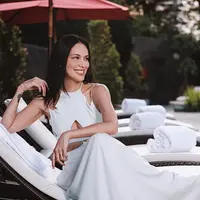 Artis cantik Sophia Latjuba, selalu berhasil menarik perhatian publik lewat penampilannya. bertubuh tinggi dan langsing membuatnya selalu seksi saat mengenaka busana bergaya apapun. (Instagram/sophia_latjuba88)