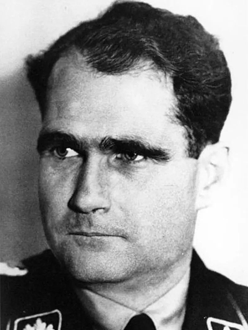Wakil Hitler, Rudolf Hess yang ditangkap oleh pihak Inggris
