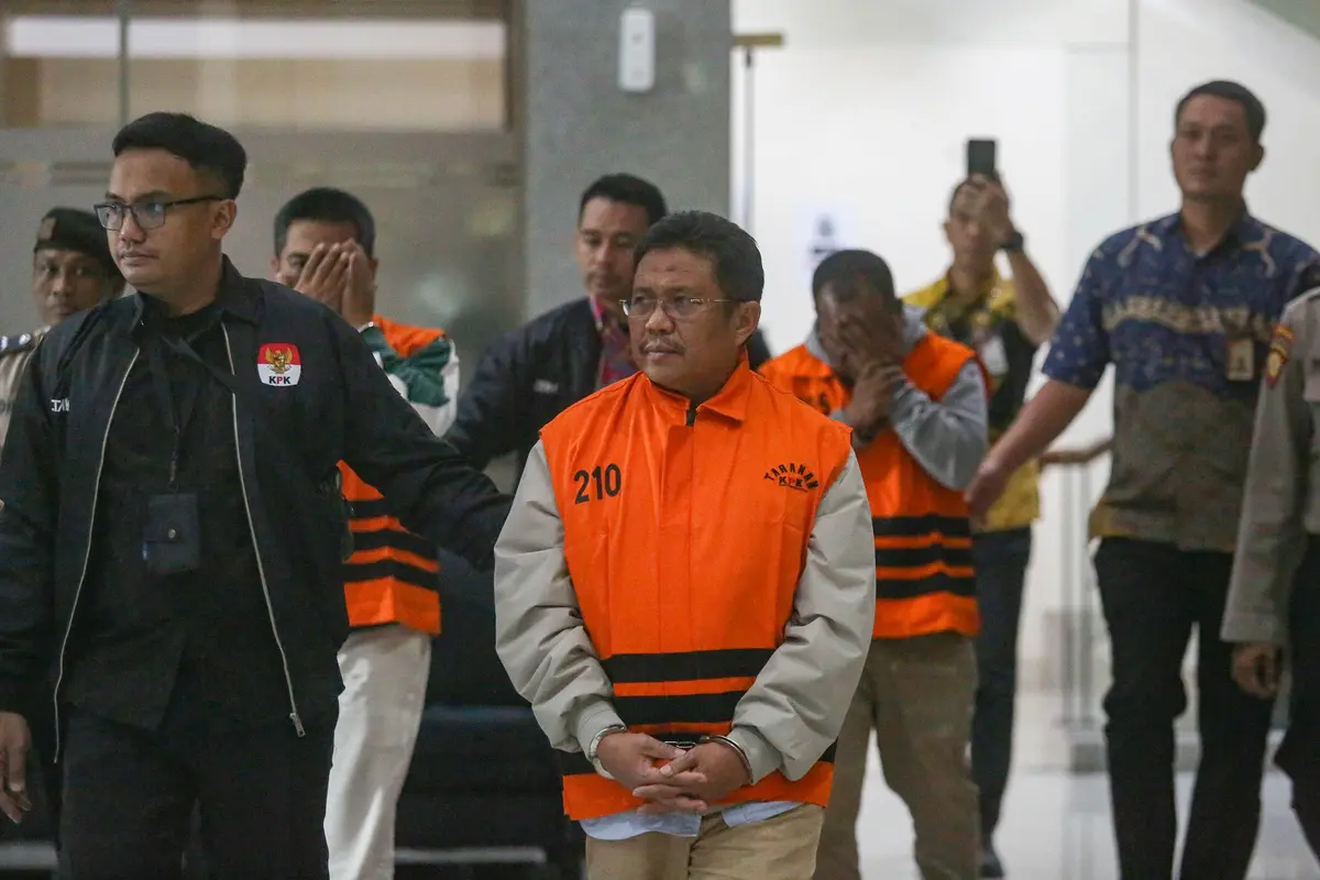 Bupati Lombok Barat Resmi Ditahan KPK