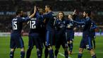 Para Pemain Real Madrid merayakan gol Karim Benzema (3kiri) saat melawan Granada pada lanjutan La Liga Spanyol di di Estadio Nuevo Los Carmenes, Senin (8/2/2016) dini hari WIB. (REUTERS/Marcelo del Pozo)