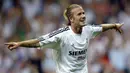 David Beckham merupakan lulusan akademi MU yang dibeli Real Madrid seharga 37,5 juta euro pada 2003. Ia tampil sebanyak 159 laga dengan mencetak 20 gol dan 51 assists. Sempat hengkang ke Los Angeles dan AC Milan, sang pemain lalu melanjutkan kariernya bersama PSG pada 2013. (AFP/Javier Soriano)