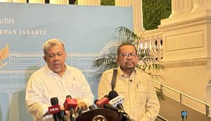 Wakil Menteri Perumahan dan Kawasan Permukiman Fahri Hamzah usai bertemu Presiden Prabowo di Kompleks Istana Kepresidenan Jakarta, Selasa (30/12/2025). (Liputan6.com/Lizsa Egeham)