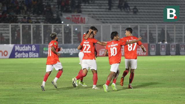 Foto: Perjuangan Keras Pemain Malut United saat Menolak Kalah dari Semen Padang di Liga 2