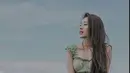 Warganet pun berbondong-bondong memberikan pujian di unggahan itu. "Yaampun cantik dan manis banget" tulis netizen. Sebagai public figure, Natasha memang kerap jadi sorotan publik. (Instagram/natashawilona12)