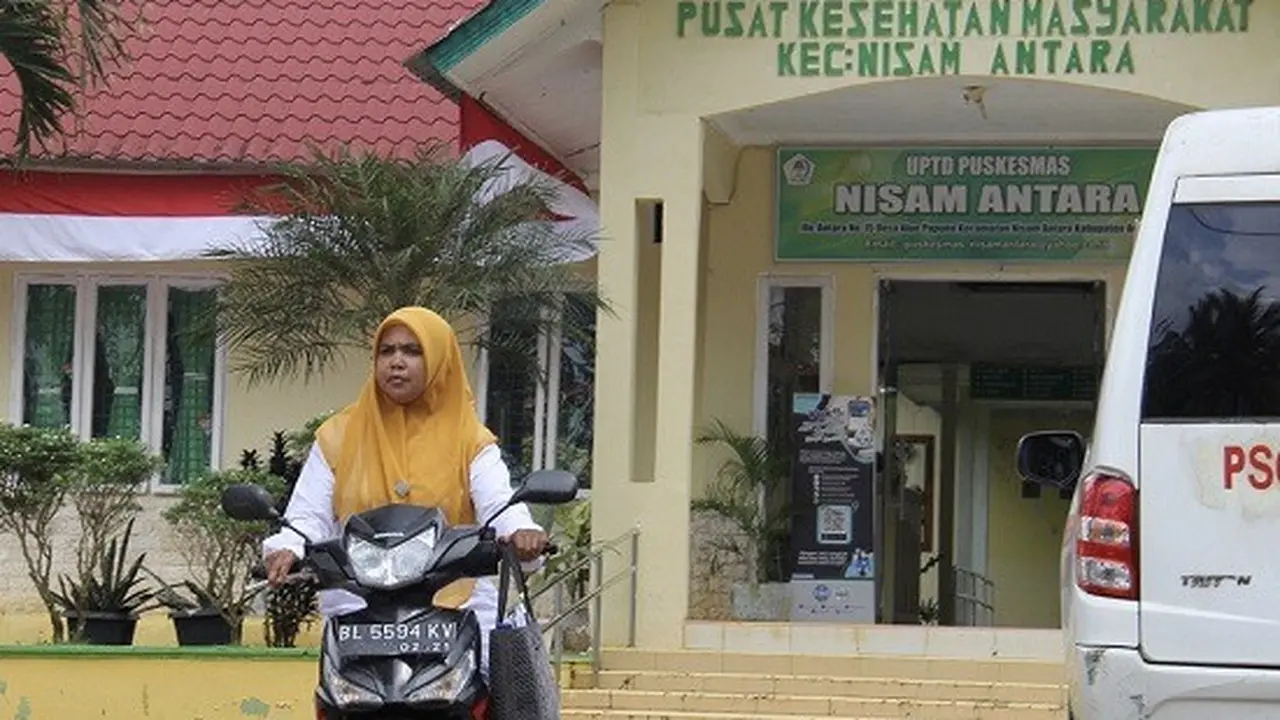 12 Tahun Mengabdi di Pedalaman, Kisah Bidan Maidiana Menyentuh Hati