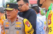 Wakapolda Riau dan Kapolres Rohil Beri Sembako Korban Banjir & Sosialisasikan Pemilu