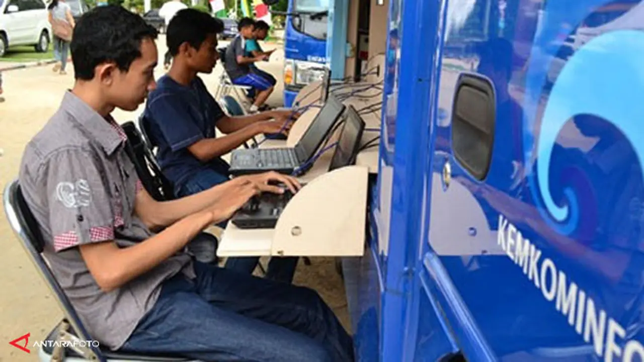 internet-desa-130722b.jpg