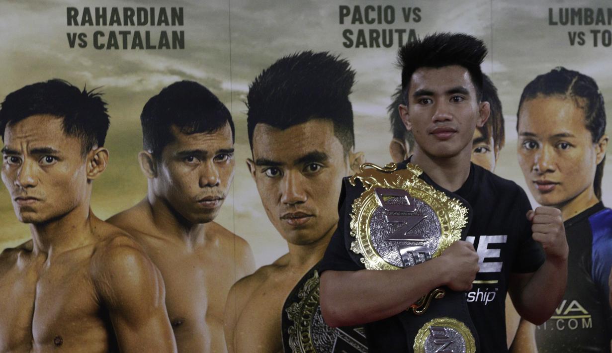 Petarung MMA, Joshua Pocio, berpose usai latihan di Syena Martial Arts, Jakarta, Rabu (16/1). Latihan ini merupakan persiapan jelang laga One Championship pada Sabtu (19/1) mendatang di Istora Senayan. (Bola.com/M. Iqbal Ichsan)