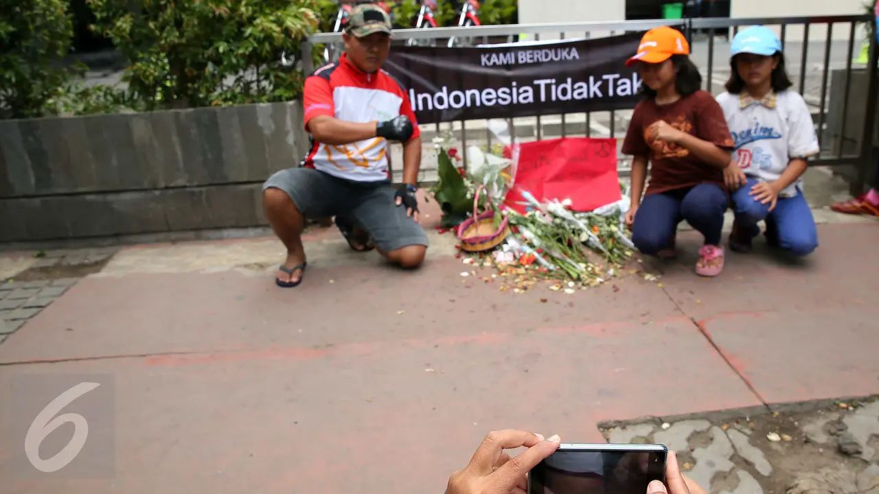 20160116-Lokasi Teror Jakarta Mendadak Ramai Jadi Tempat Selfie Warga-Jakarta