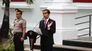 Presiden Jokowi memberikan sambutan pada pembukaan pameran seni rupa koleksi Istana Kepresidenan RI bertajuk ‘17:71 Goresan Perjuangan’ di Galeri Nasional, Jakarta, Senin (1/8). Pameran ini berlangsung mulai 1-30 Agustus 2016. (Liputan6.com/Faizal Fanani)