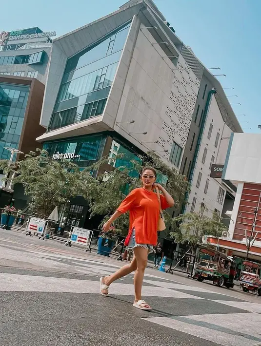 Justru netizen salfok dengan wajah baru Siti Badriah dan mengatakan parasnya semakin aneh [instagram/sitibadriahh]