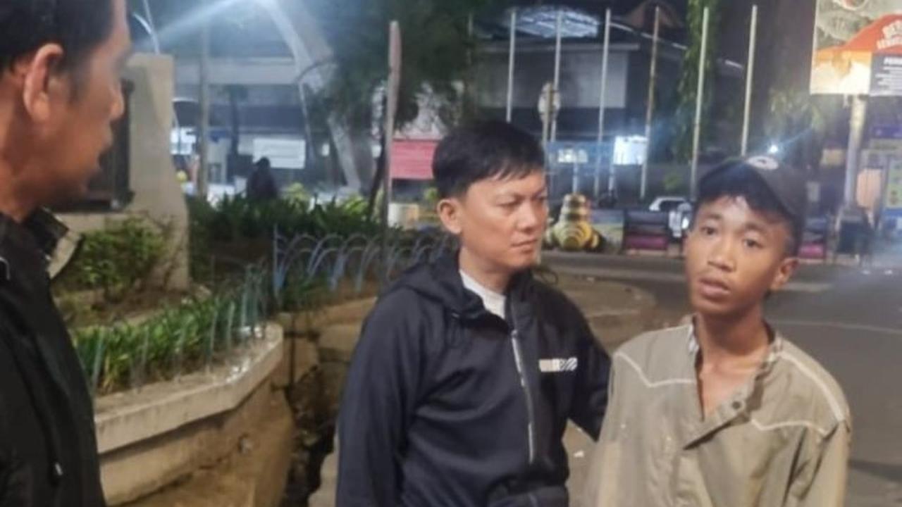 Polisi Bekuk Juru Parkir Liar Pelabuhan Makassar yang Resahkan Penumpang dan Sopir Online