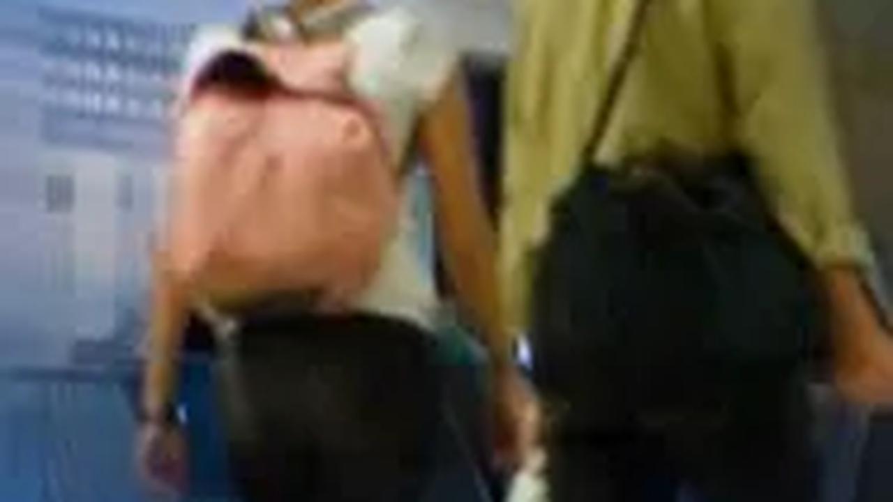 "Pelaku saat itu melihat beberapa koper di depan lost and found di terminal kedatangan muncullah niatnya untuk mengambilnya koper-koper tersebut. Kemudian atas perbuatan pelaku, korban menderita kerugian kurang lebih Rp270 juta," ujarnya.