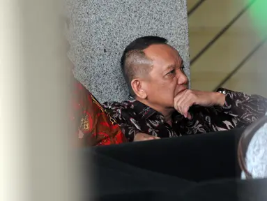 Mantan Sekretaris Mahkamah Agung (MA) Nurhadi Abdurachman memenuhi panggilan pemeriksaan di Gedung KPK, Jakarta, Selasa (6/11). Nurhadi diperiksa sebagai saksi kasus dugaan suap terkait peninjauan kembali di PN Jakarta Pusat. (Merdeka.com/Dwi Narwoko)