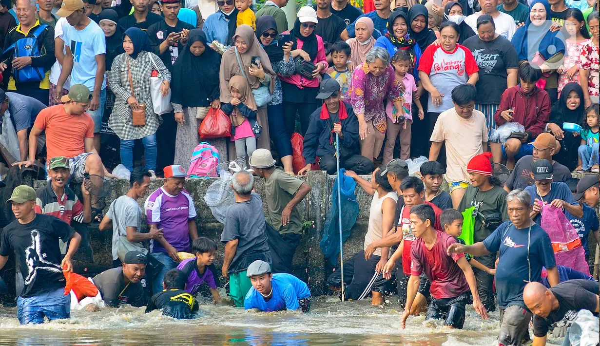 Ngubek Empang ini merupakan pra kegiatan dari Lebaran Depok yang baru akan dimulai Jumat (17/5) sampai Minggu (19/5/2024). (merdeka.com/Arie Basuki)
