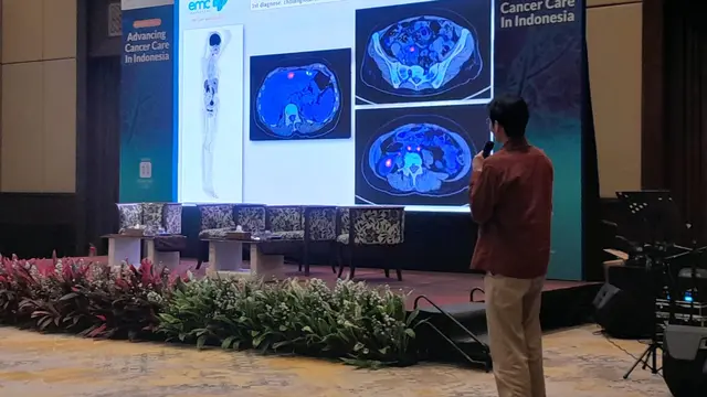 Dokter spesialis kedokteran nuklir konsultan Junan Imaniar Pribadi berbicara tentang teknologi canggih yang membantu mendeteksi sel kanker.
