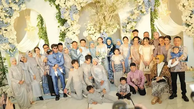 10 Potret Kebersamaan Reza Artamevia dan Angelina Sondakh di Lamaran Aaliyah dan Thariq