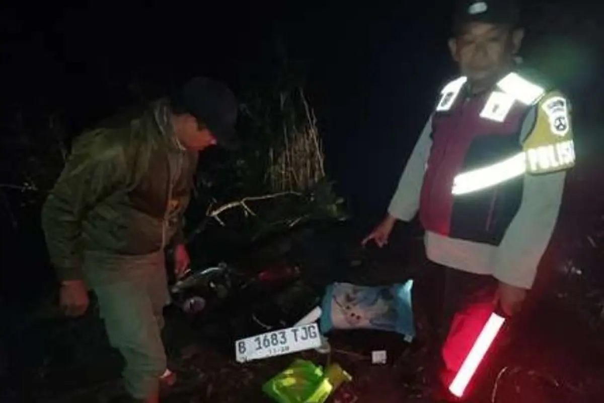 Mobil Fortuner terperosok masuk jurang di kawasan wisata Bromo. (Foto: tribratanews.jatim)