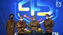 (ki-ka) Komisaris Utama Bank BTN Chandra Hamzah, Dirjen Pembiayaan Infrastruktur Kementerian PUPR Herry Trisaputra Zuna, Menteri PUPR Basuki Hadimoeljono dan Dirut Bank BTN Haru Koesmahargyo potong tumpeng pada HUT ke-45 Kredit Pemilikan Rumah (KPR) di Jakarta (10/12/2021). (Liputan6.com/HO/BTN)