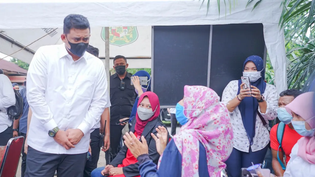 Tracing Covid-19, Bobby Nasution Turun Langsung Tinjau Swab Antigen 150 Warga