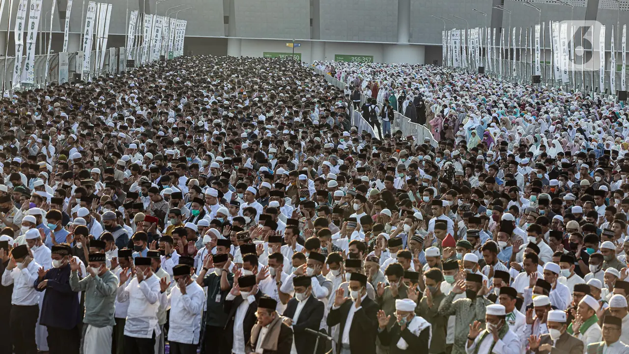 FOTO: Ribuan Umat Muslim Salat Idul Adha di Jakarta International Stadium