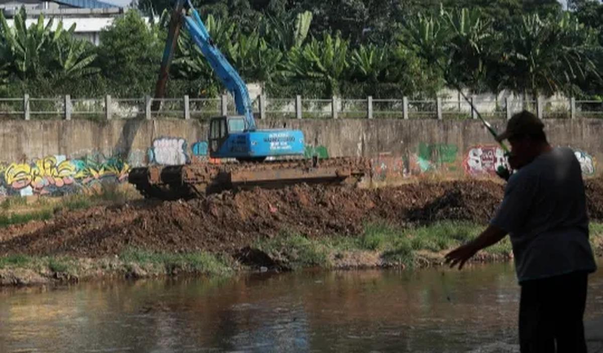 Presiden Jokowi mengungkap penyebab mangkraknya proyek sodetan Ciliwung.