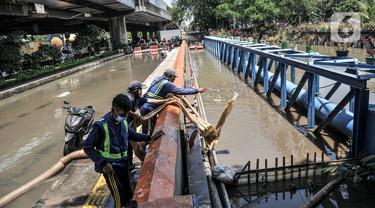 FOTO: Kondisi Banjir yang Lumpuhkan Jalan RE Martadinata