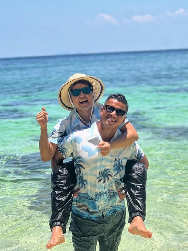 Potret Jirayut dan keluarga (Sumber: Instagram/jirayutdaa4official)