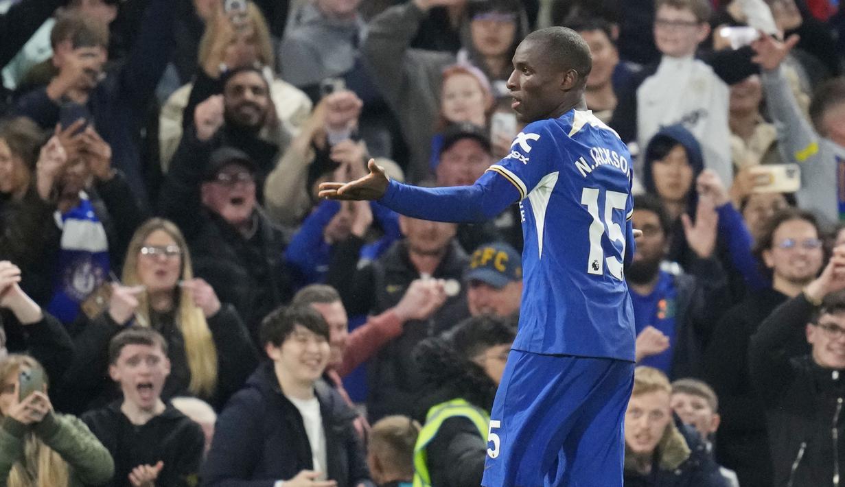 Pemain Chelsea, Nicolas Jackson, berjoget setelah mencetak gol ke gawang Tottenham Hotspur pada laga Liga Inggris di Stadion Stamford Bridge, Jumat (3/4/2024). (AP Photo/Kirsty Wigglesworth)