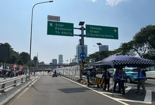 Akses keluar Slipi pada KM 09+650 Ruas Tol Dalam Kota arah Grogol diberlakukan penutupan sementara. (istimewa)