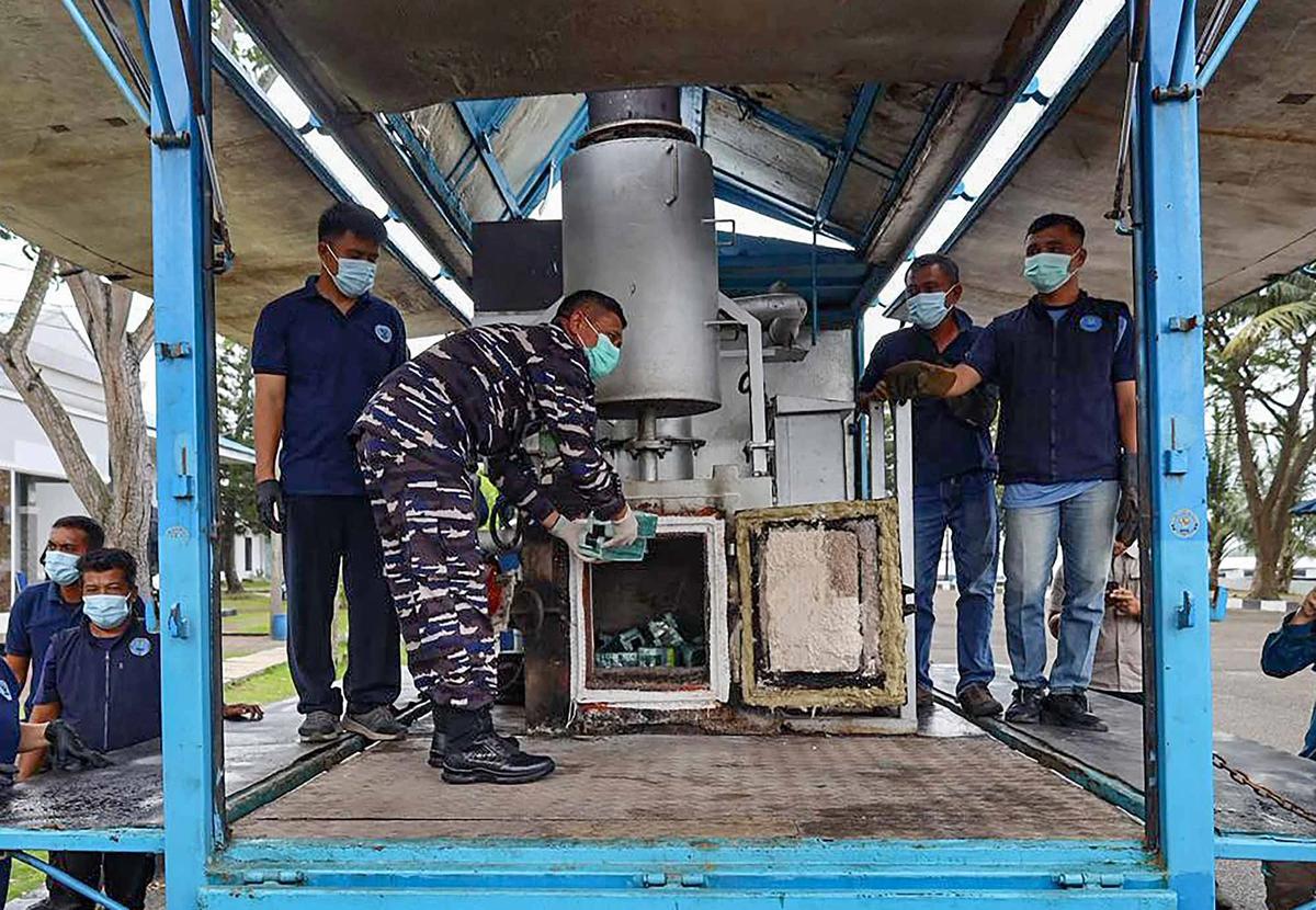 FOTO: Ketamine 41 Kilogram Dimusnahkan, TNI AL Ungkap Jalur Selundupan di Perairan Belawan