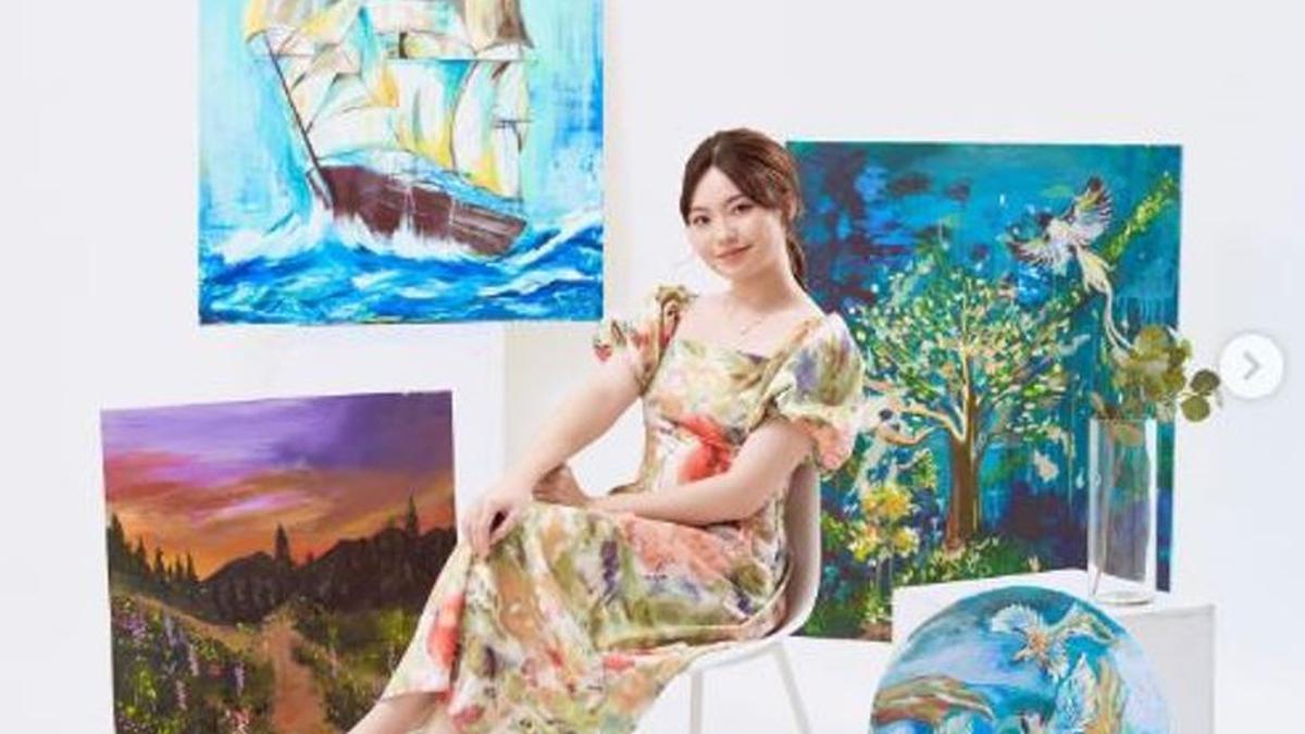 Tampil Beda Saat Lebaran, Rambut Pelukis Cantik Erika Richardo Dilukis dengan Warna Mocha Mouse