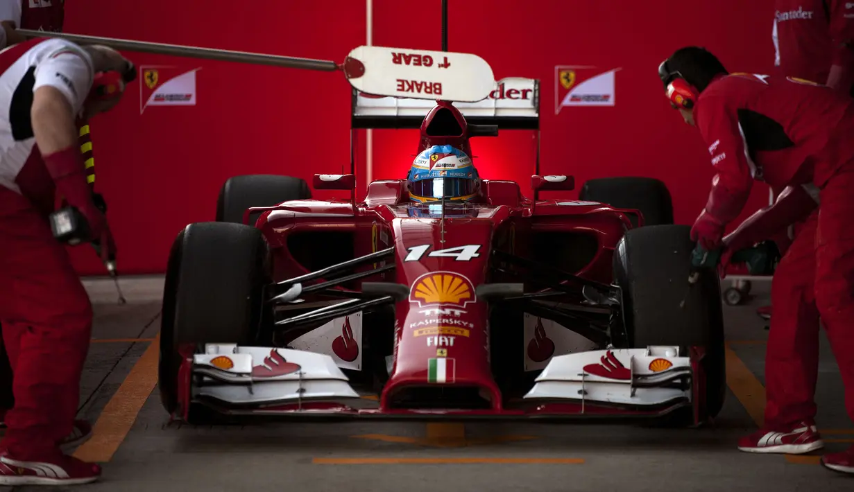 Perubahan regulasi mesin di Formula One sebagai bentuk peduli lingkungan. Sejak tahun 2014 mesin mobil F1 berganti menjadi V6 turbo hybrid, dimana sebelumnya mesin yang digunakan adalah V8. Mesin hybrid ini memiliki kelebihan pada efektifitas energi dan rendah polusi. (Foto: AFP/Jorge Guerrero)