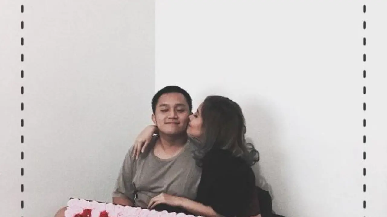 [Bintang] Oka Mahendra Meninggal, Awkarin Sedih Cuma Bisa Ngasih Ini