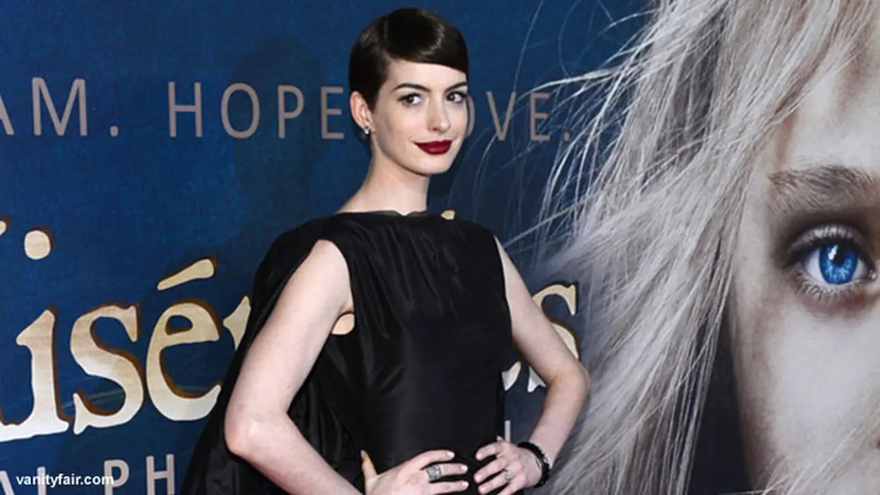 anna-hathaway-130731c.jpg