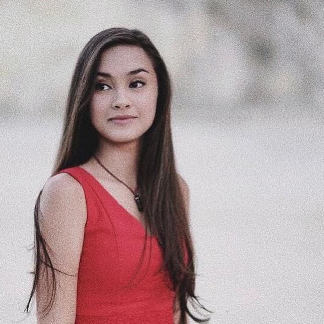 8 Potret Transformasi Caitlin Halderman, Punya Senyum Manis Sejak Dulu